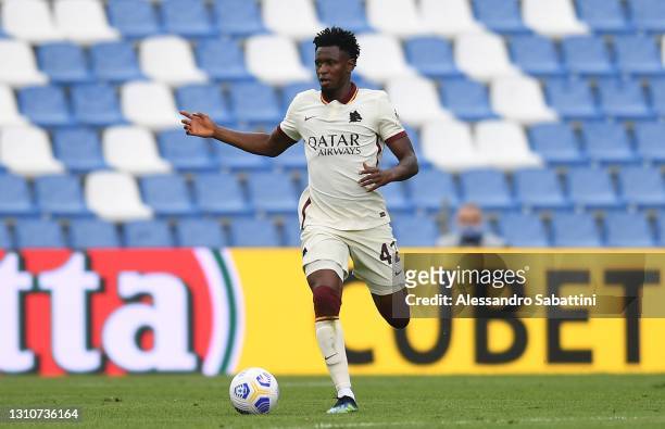 Amodou Diawara of AS Roma in action during the Serie A match between US Sassuolo and AS Roma at Mapei Stadium - Città del Tricolore on April 03, 2021...