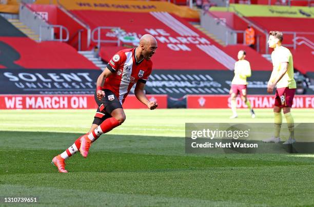 Nathan Redmond of Southampton celebrates after putting his team 3-2 up during the Premier League match between Southampton and Burnley at St Mary's...