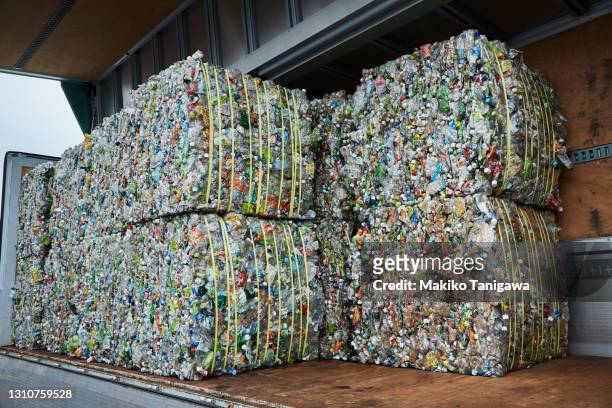 crushed plastic bottles - bandeja fotografías e imágenes de stock
