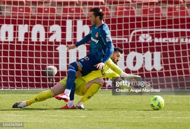 Raul de Tomas of RCD Espanyol competes for the ball with Tomeu Nadal of Albacete BP during the Liga Smartbank match between Albacete BP and RCD...