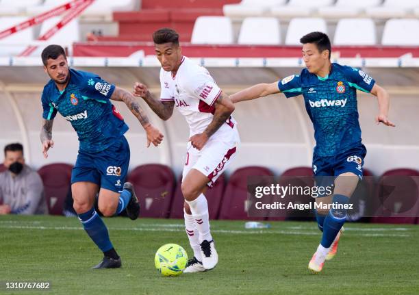 Eddy Silvestre of Albacete BP competes for the ball with Wu Lei and Fran Merida of RCD Espanyol during the Liga Smartbank match between Albacete BP...