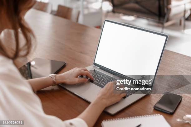 blank laptop screen template mock up. - monitor foto e immagini stock