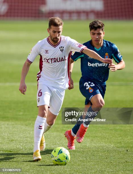 Alberto Benito of Albacete BP is challenged by Nico Melamed of RCD Espanyol during the Liga Smartbank match between Albacete BP and RCD Espanyol de...