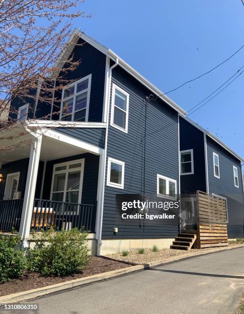 renovated house in pittsburgh - revestimento exterior de parede imagens e fotografias de stock