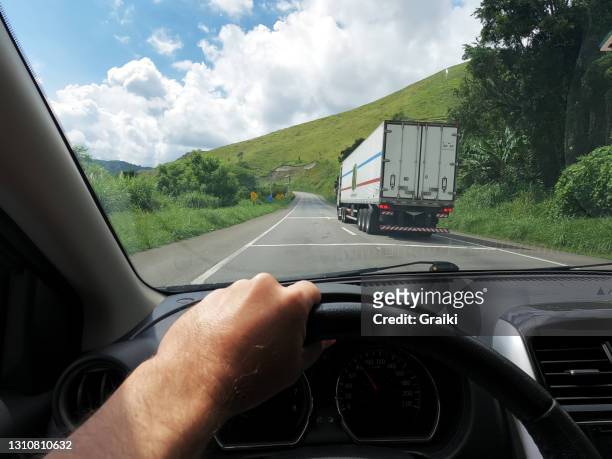 driver highway point of view - driving pov stock pictures, royalty-free photos & images