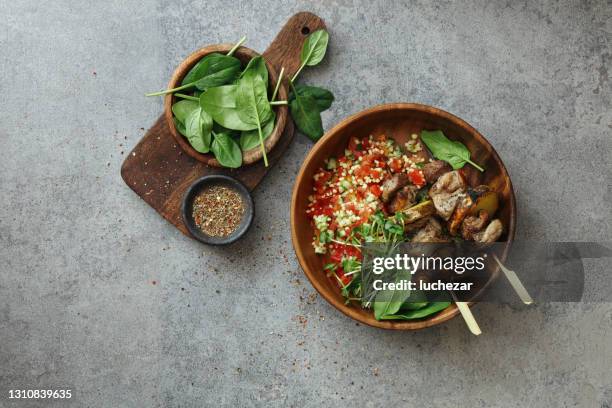 türkei spieße und bulgur salat - chicken satay stock-fotos und bilder