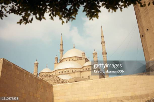 beautiful architecture of the citadel and the mosque of mohammed ali at cairo egypt - cidadela do cairo imagens e fotografias de stock