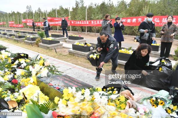 He Hongjun Chen Hongjun Photos and Premium High Res Pictures - Getty Images
