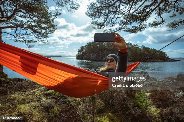våren i norge: selfie i naturen utomhus på hängmatta - european spring bildbanksfoton och bilder