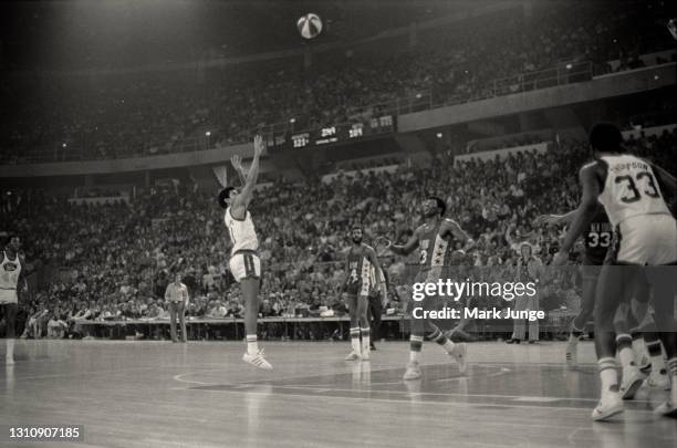 Denver Nuggets guard Chuck Williams shoots a jump shot during an ABA basketball game against the New York Nets at McNichols Arena on November 8, 1975...