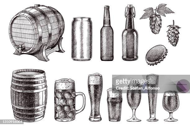 ilustraciones, imágenes clip art, dibujos animados e iconos de stock de dibujos vectoriales de artículos relacionados con la cerveza - bottle illustration vintage