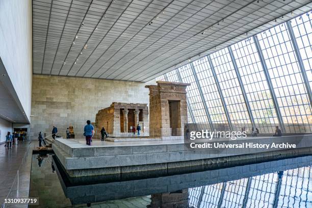 Temple of Dendur, Metropolitan Museum of Art, New York City, New York, USA.