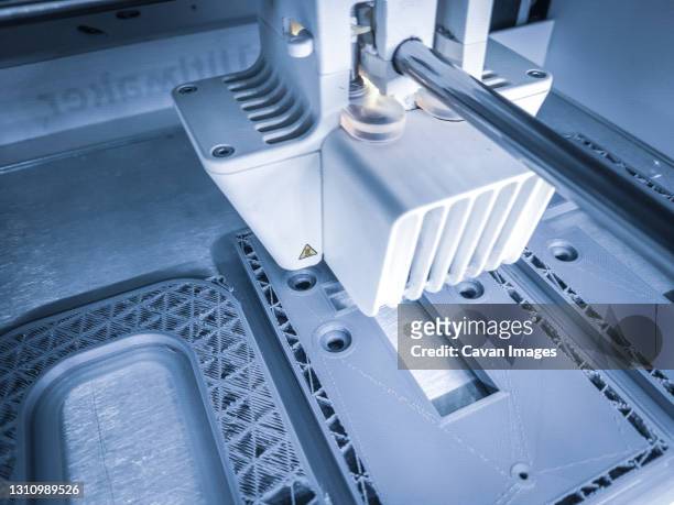 3d printer, printing with plastic wire filament in additive manufactur - impression 3d photos et images de collection
