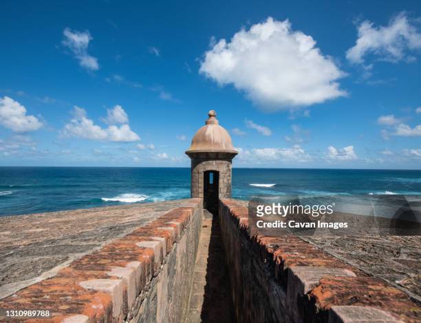 old tower fort in puerto rico - old san juan fotografías e imágenes de stock