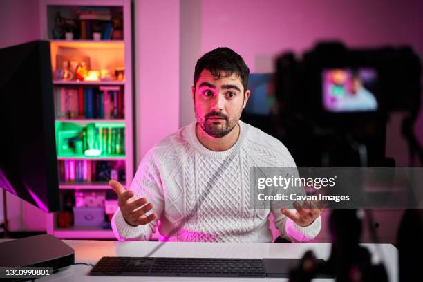 young fat streamer on a room with multicolor lights - streamer foto e immagini stock