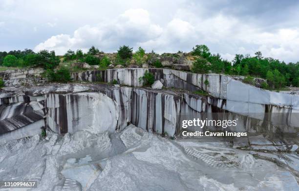 aerials over granite quarry, mt. airy nc - north carolina aerials stock-fotos und bilder