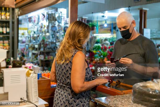 small business - tobacconists stock pictures, royalty-free photos & images