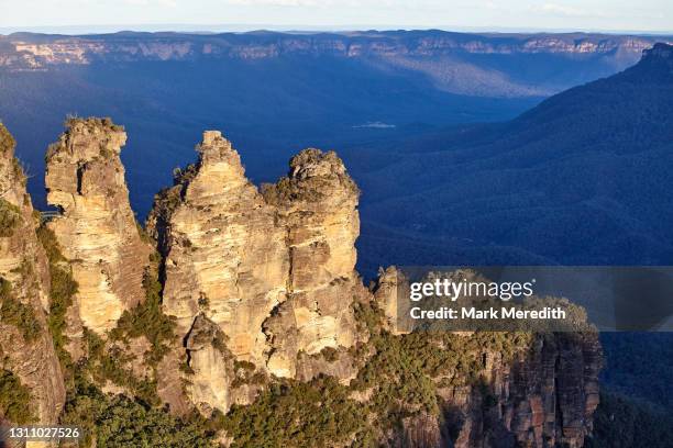 the three sisters - blue mountains stock pictures, royalty-free photos & images