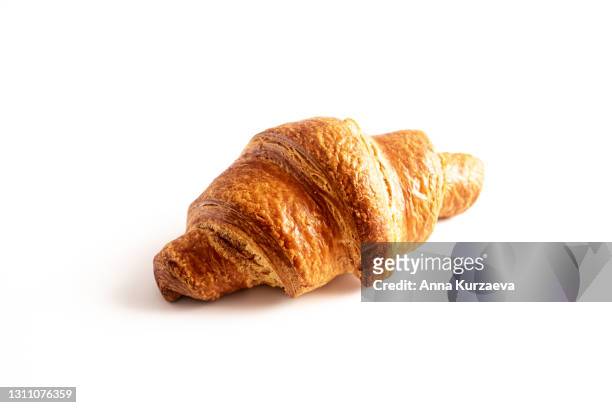 freshly baked croissant isolated on white background - croissant white background stockfoto's en -beelden