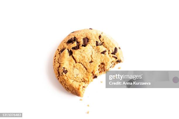 chocolate chip cookie isolated on white background - smula bildbanksfoton och bilder