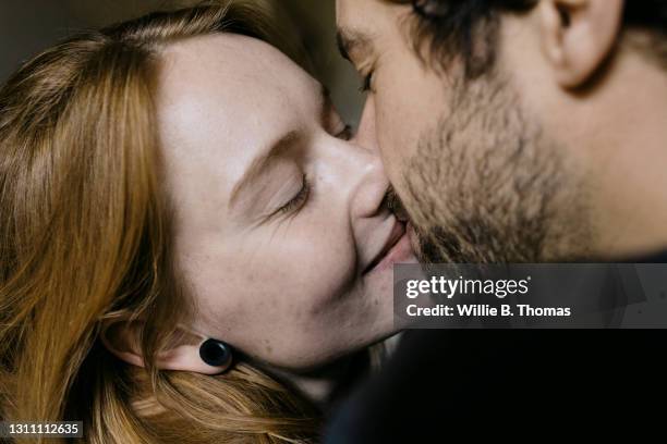 close up of woman kissing her boyfriend - beso en la boca fotografías e imágenes de stock