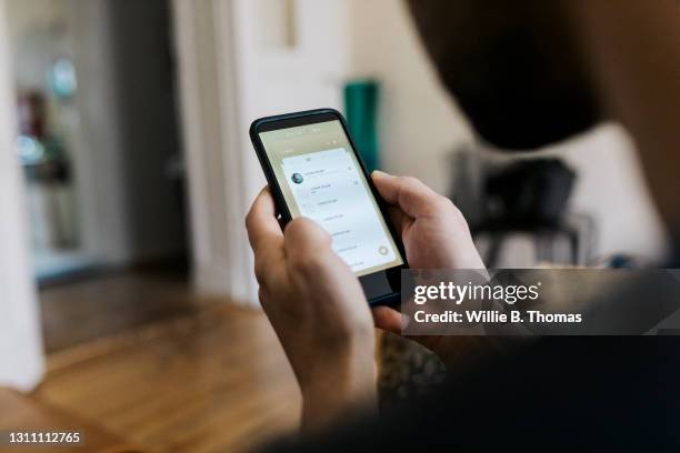 close up of man messaging woman on dating app - handy in der hand foto e immagini stock