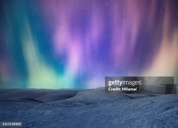 magical and beautiful sky full of stars. - noorderlicht sterren stockfoto's en -beelden