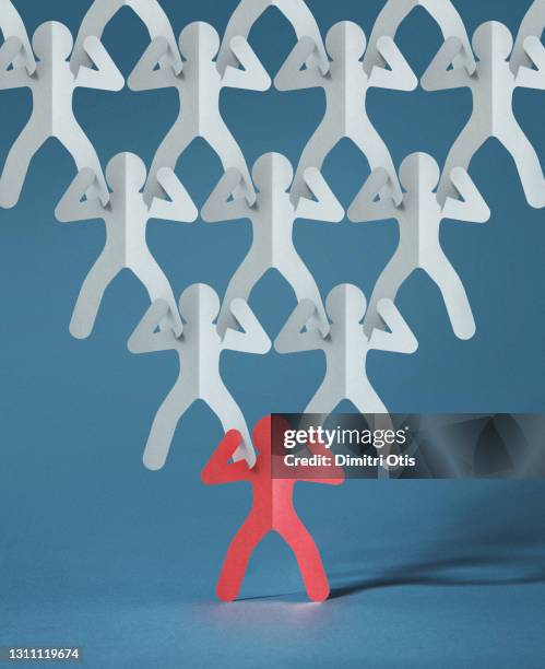 Paper Pyramid Fotografías e imágenes de stock - Getty Images