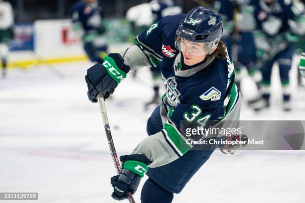 Seattle Thunderbirds forward Conner Roulette warms up prior to a game between the Seattle Thunderbirds and the Everett Silvertips at Angel of the...