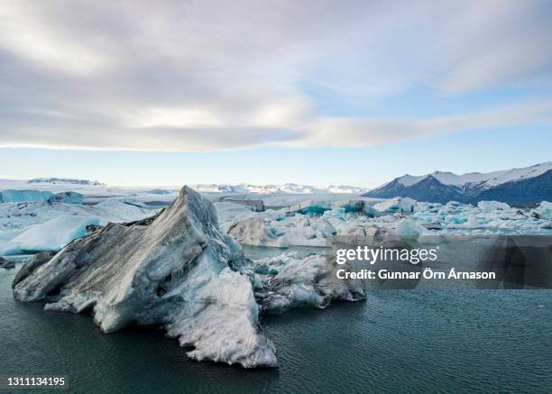 ice at diamond beach, iceland - gunnar örn árnason stock pictures, royalty-free photos & images