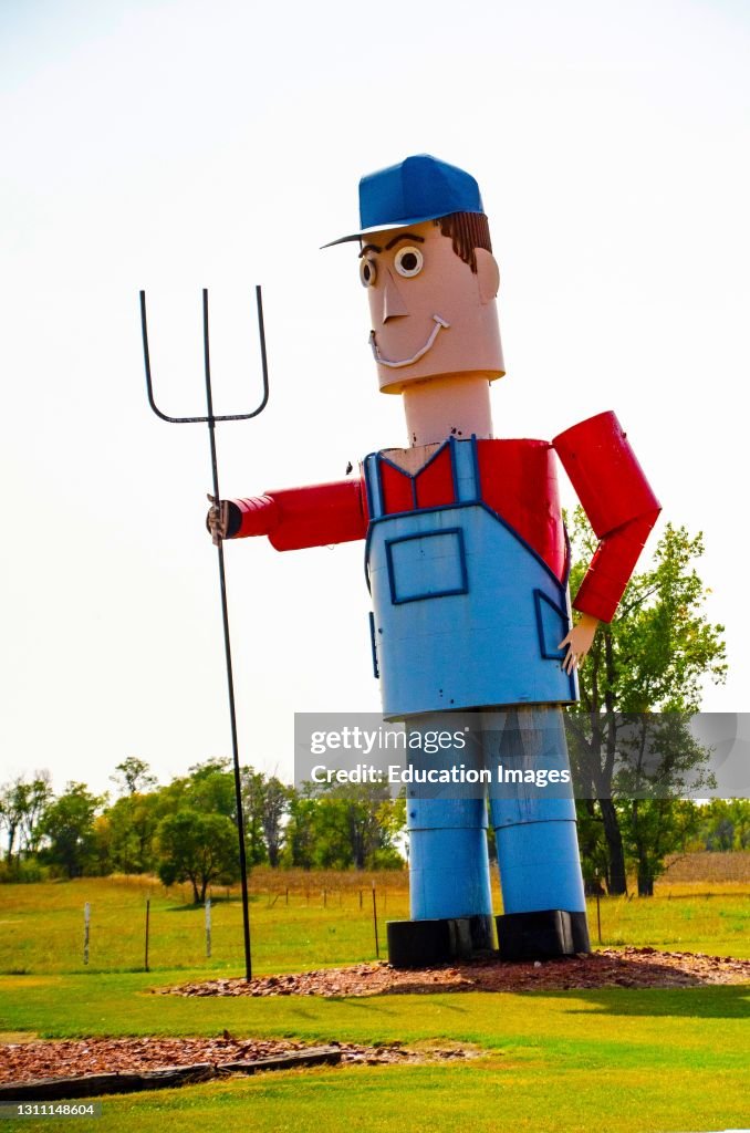 North Dakota, The Enchanted Highway, Regent to Gladstone, Tin Family Father