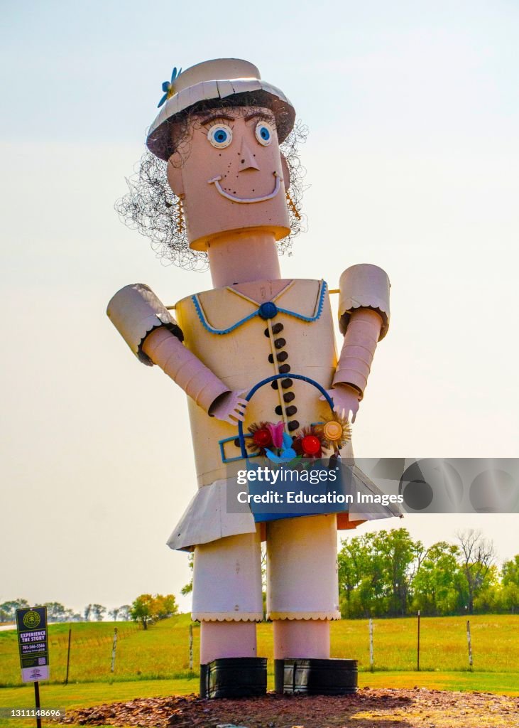 North Dakota, The Enchanted Highway, Regent to Gladstone, Tin Family Mother