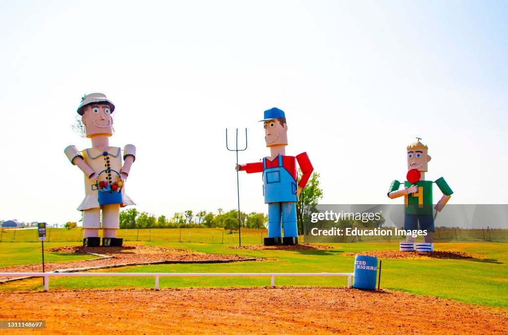 North Dakota, The Enchanted Highway, Regent to Gladstone, Tin Family