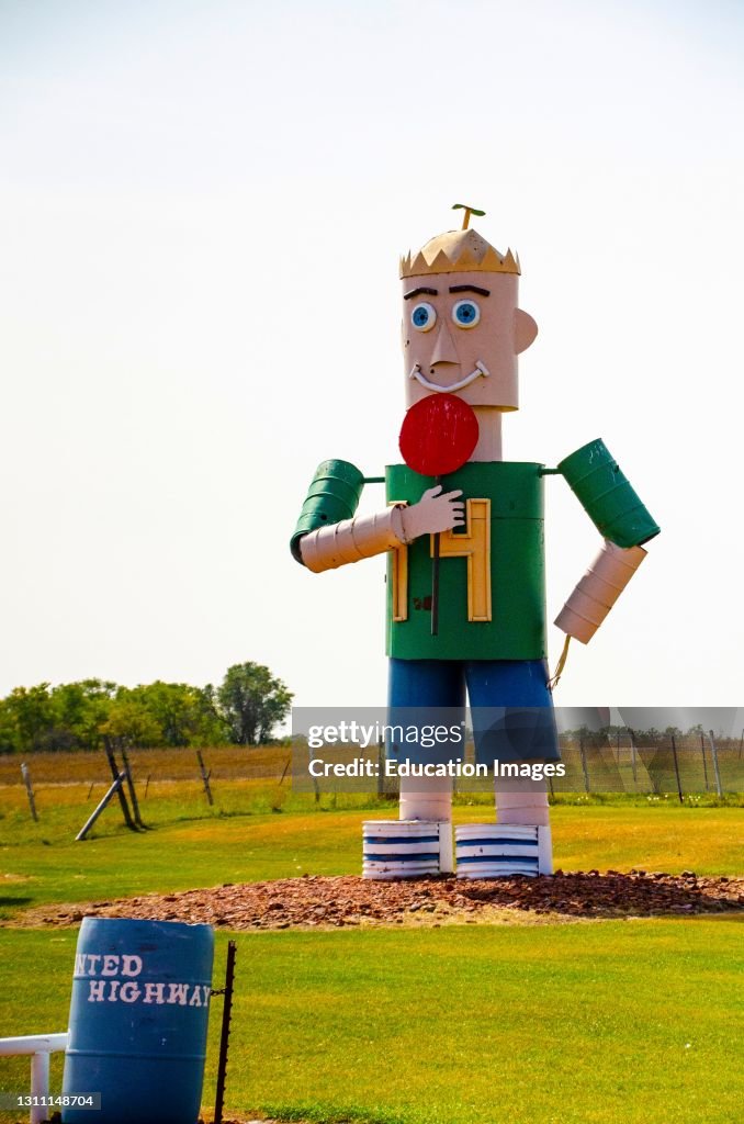 North Dakota, The Enchanted Highway, Regent to Gladstone, Tin Family Boy