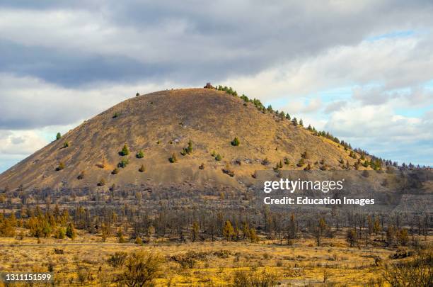 Butte Volcano Lava Butte Photos and Premium High Res Pictures - Getty Images