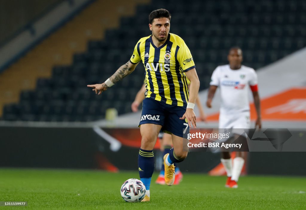 Fenerbahce SK v Denizlispor - Super Lig