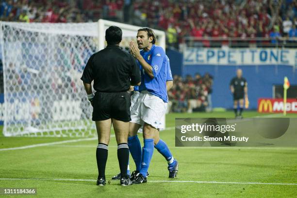 Cristiano Zanetti of Italy argues with the referee Byron Moreno during the World Cup round 16 match between South Korea and Italy at the Daejeon...