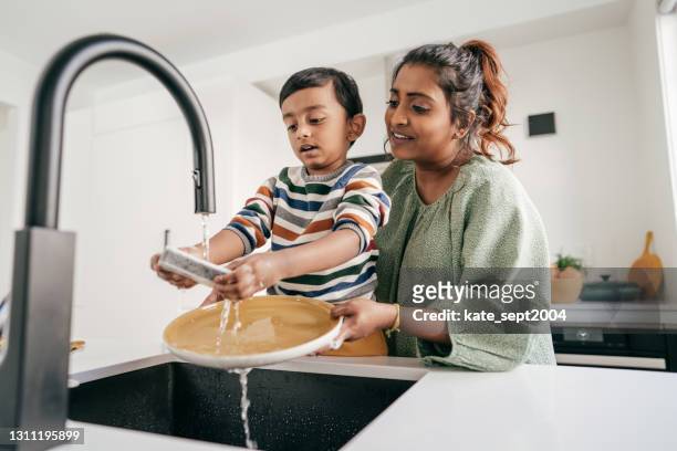 keeping kids busy - daily life in india imagens e fotografias de stock