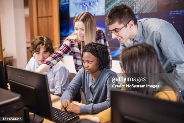 High School Computer 555 Black High School Students Learning On Computer Stock Photos, High ...