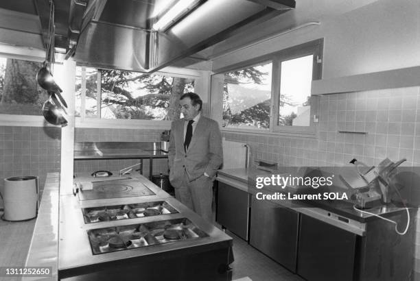 Acteur Lino Ventura fondateur du comité 'Perce-Neige' inaugure un foyer pour adultes handicapés le 12 Décembre 1982 à Sèvres, France.