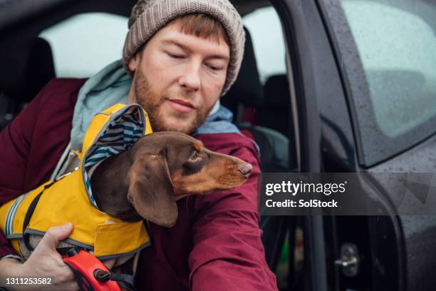 travelling to the beach - tynemouth stock pictures, royalty-free photos & images