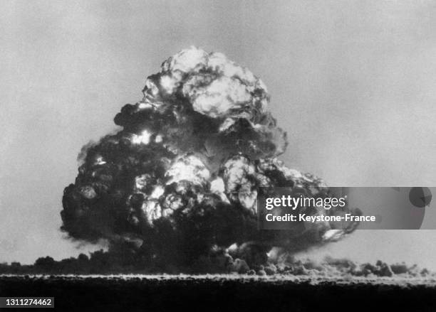 Essai nucléaire britannique sur le site d'Emu Fields, lors de l'opération Totem, le 14 octobre 1953, Australie.