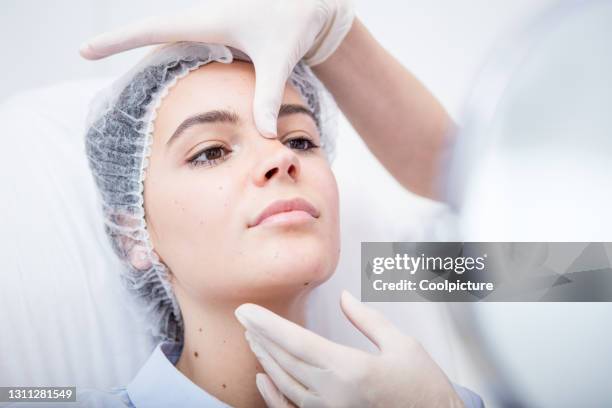 beauty clinic - skin examination - beautiful czech women 個照片及圖片檔