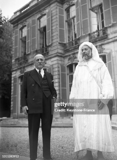 Le caïd Layadi reçu par le président du Conseil des ministres français Henri Queuille à Matignon, le 13 septembre 1949, à Paris.