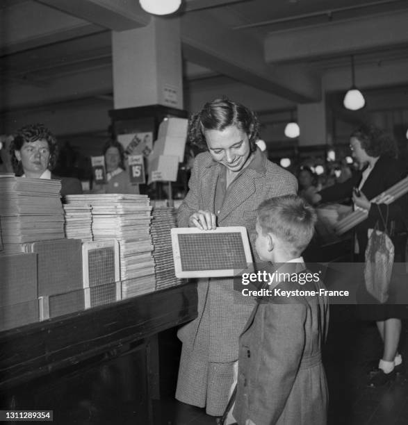 Achat de fournitures scolaires pour la rentrée des classes, le 28 septembre 1948.