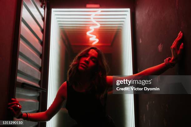stylish portrait of the beautiful woman in the red light - night club lounge fotografías e imágenes de stock