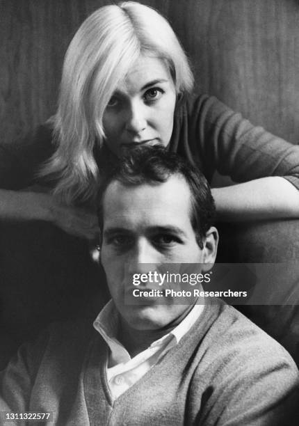 Portrait of married American actors Paul Newman and Joanne Woodward at home in their Greenwich Village apartment, New York, New York, circa 1961.