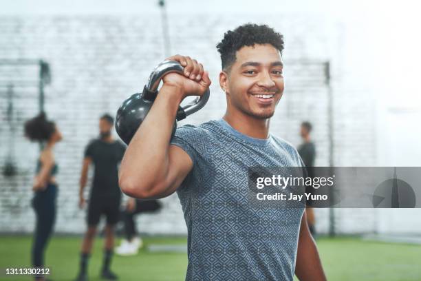 estou melhorando dia após dia. - kettlebell - fotografias e filmes do acervo