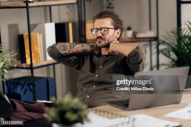 businessman suffering from neck pain stock photo - slouch hat imagens e fotografias de stock