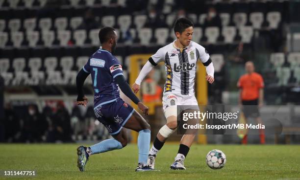 Ryota Morioka of Charleroi battles for the ball with Fabrice Olinga of Mouscron during the Jupiler Pro League match between Sporting de Charleroi and...